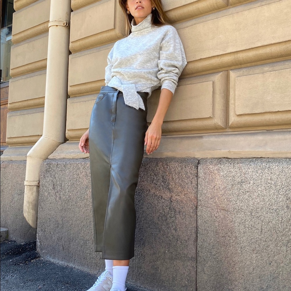 Aritzia Wilfred Lorin Sweater